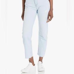 . Levis 514 vintage look. Intentional cut with frayed bottoms. Boyfriend…